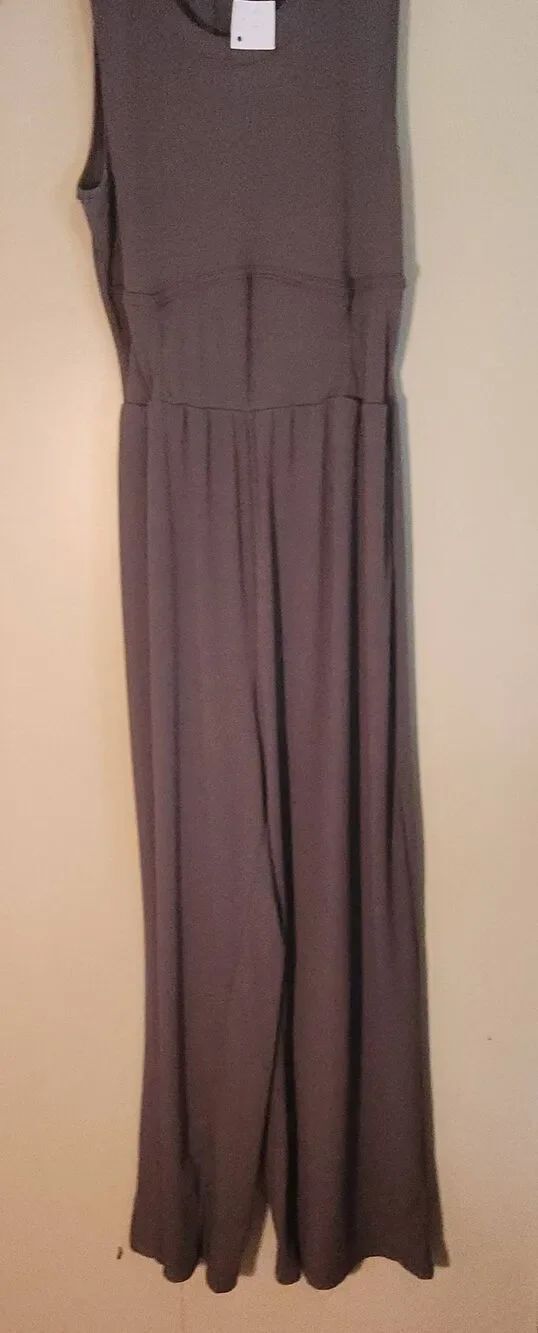 D41 Taupe ribbed knit sleeveless 1 piece stretchy jumpsuit Sz Lrg